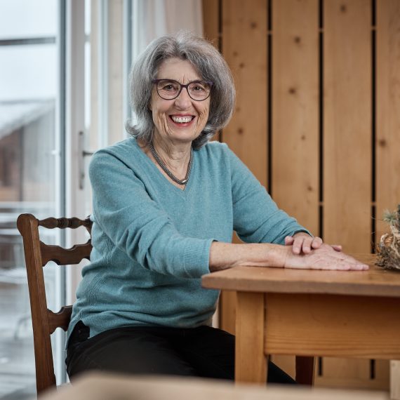 Portrait von Doris Tuor im Hotel medelina in Curaglia.