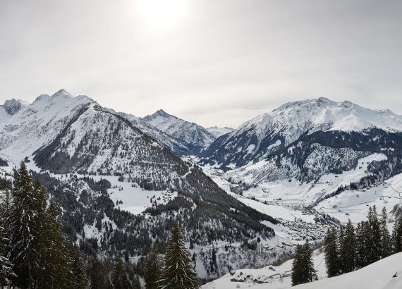 Hotel medelina Curaglia, Panorama Val Medel im Winter